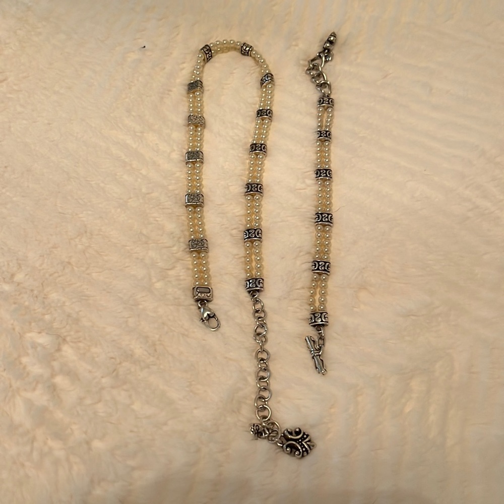 Pearl necklace and matching bracelet